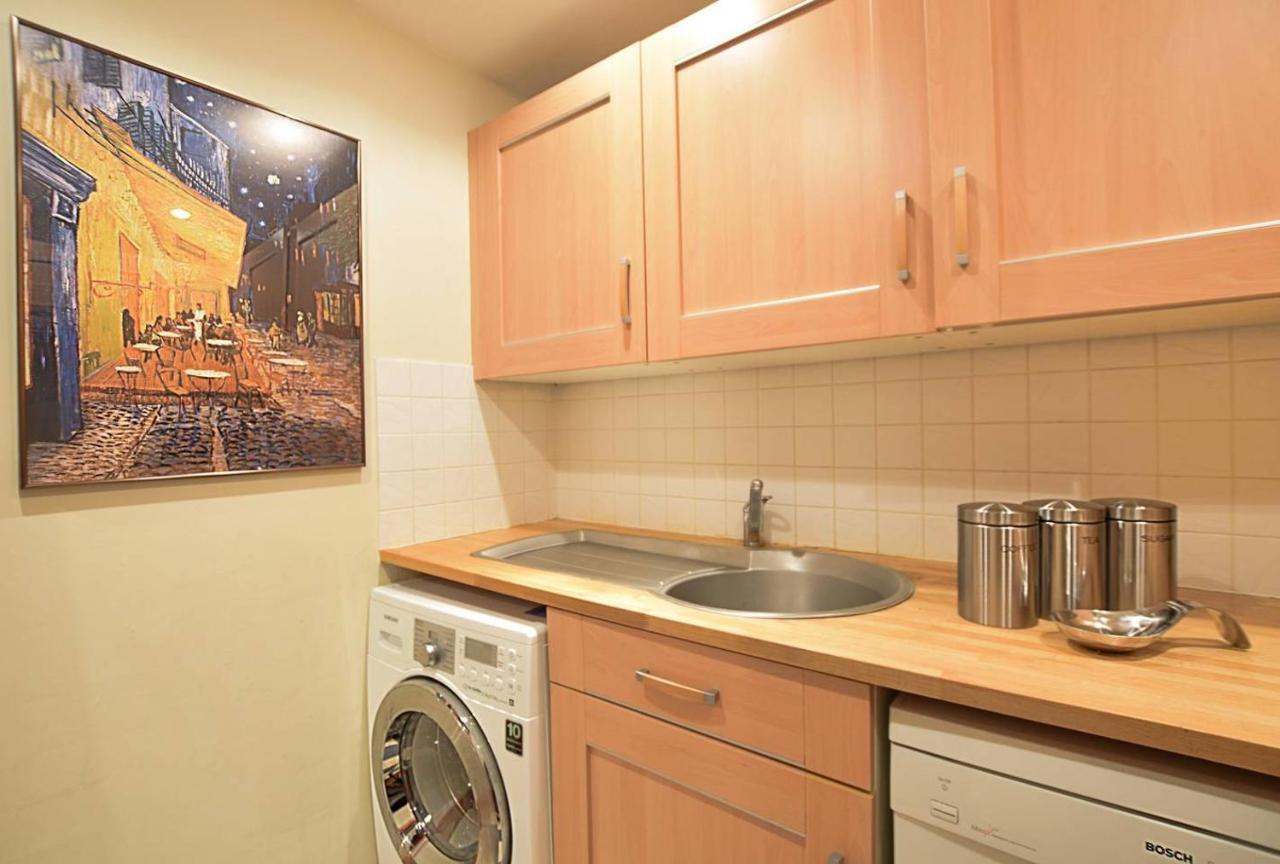 Joivy Classic Apt With Castle Views In Old Town EDI Exteriér fotografie